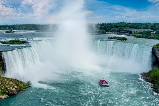 Best of Niagara Falls Canada Small Group W/Boat & Behind Falls - Preparing for the Tour