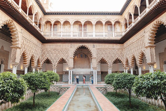 Best of Seville Walking Tour With VIP Alcazar & Cathedral - Tour Itinerary