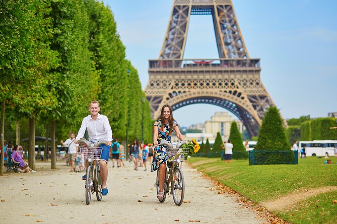 Bike Tour of Paris Old Town, Top Attractions and Nature - Group Size and Pricing