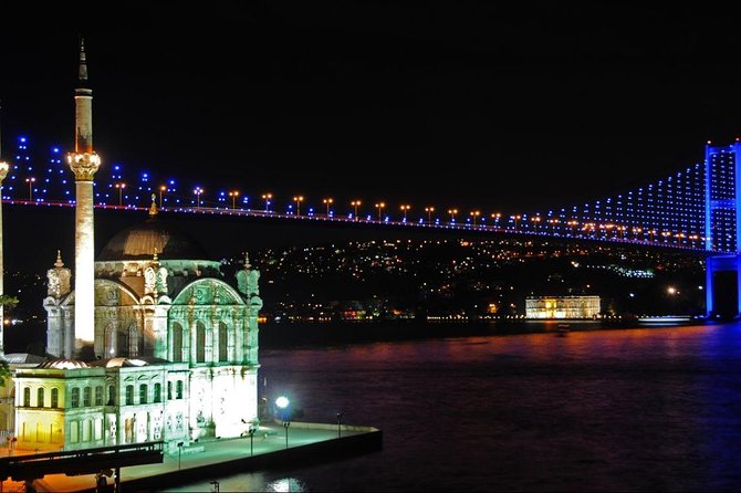 Bosphorus Dinner Cruise With Folk Dances and Live Performances - Service and Dining Experience