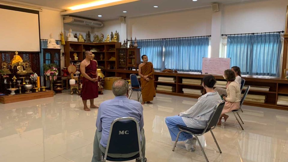 Chiang Mai: Silver Craftwork Temple Tour With Monk Meeting - Temple Exploration