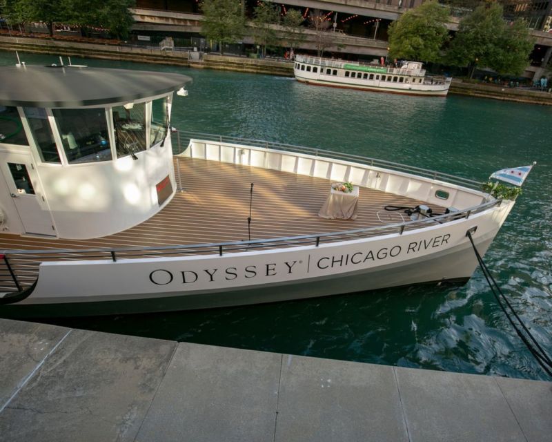 Chicago: Thanksgiving Gourmet Lunch Cruise on Chicago River - Dress Code and Atmosphere