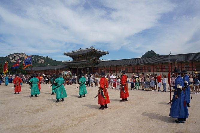 Customized Private Seoul Tour: Palace, Market Etc(Airport Option) - Common questions