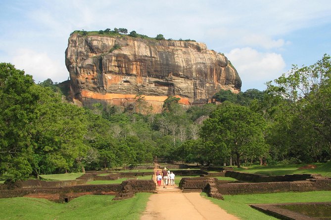 Day Tour to Sigiriya Rock and Dambulla Temple From Trincomalee - Cultural Experience