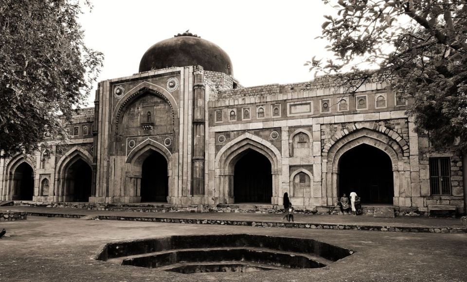 Delhi: Mehrauli With Some Prominent Sites Walk Tours - Directions