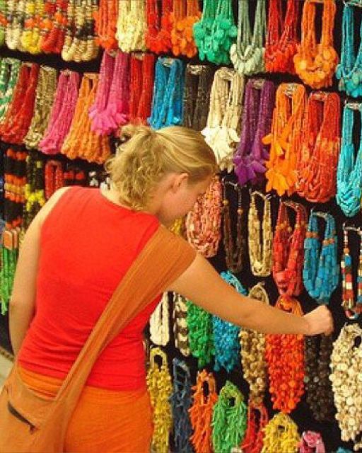 Delhi: Private Half-Day Guided Shopping Trip With Transfer - Cultural Immersion Experience