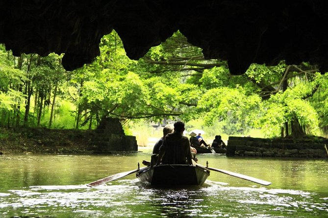 Deluxe and Small Group Tour in Hoa Lu Tam Coc Mua Cave With Limousine Transfer - Limousine Transfer Details