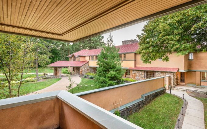 Derby: Frank Lloyd Wright's Graycliff Tour - Location and Meeting Point