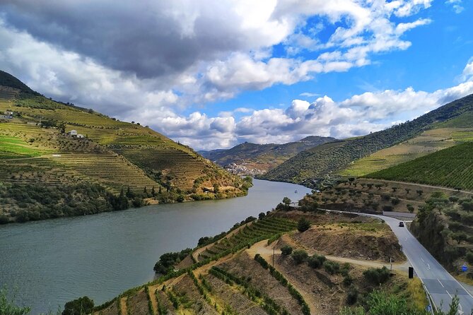 Douro Valley Prime Tour: Wine Tasting, Boat and Lunch From Porto - Guide Reviews