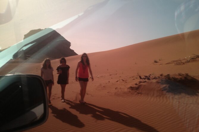 Dubai Desert Safari-Bbq Dinner, Belly Dance, Fire Show - Common questions