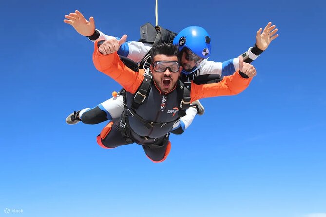 Dubai Skydive Tandem Over the Palm Including Transfers - Age and Weight Restrictions