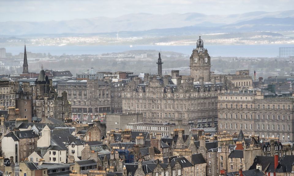 Edinburgh: 3-Hour Historical Walking Tour in Italian - Booking Information and Availability