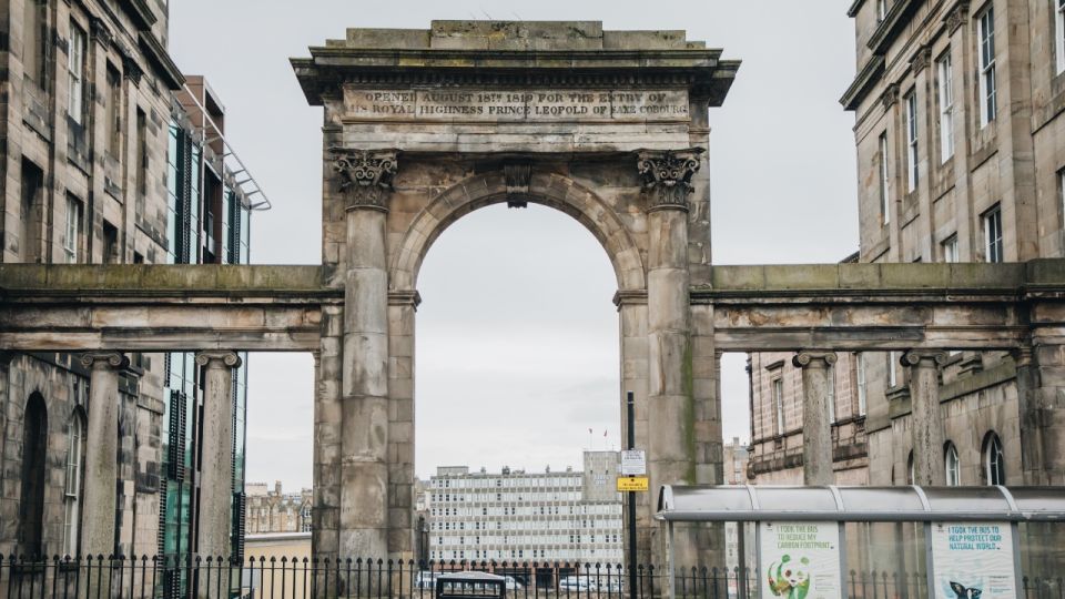 Edinburgh: New Town Self Guided Walk With Treasure Hunt - Directions