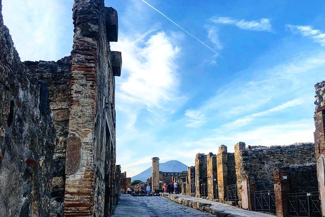 Enjoy Pompeii and Vesuvius From Positano - Common questions