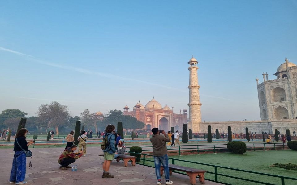 From Agra: Visit Taj Mahal in Less Time by Gatiman Train - Lunch and Agra Fort Tour