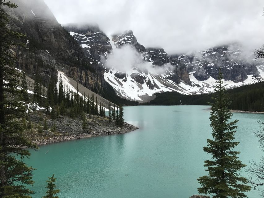 From Banff/Canmore: Moraine Lake & Lake Louise Experience - Guide Performance