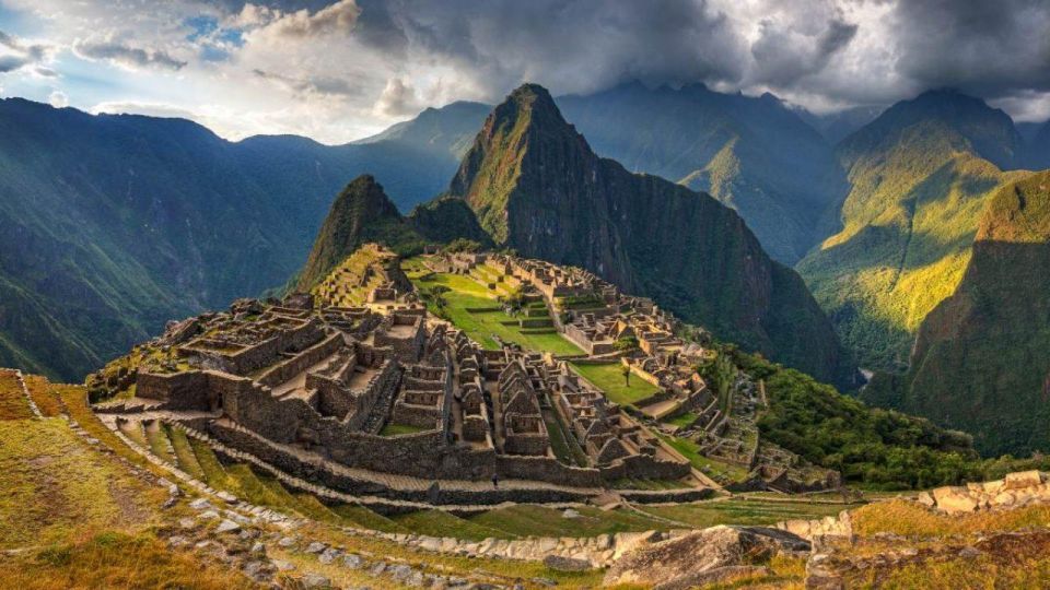 From Cusco: Machu Picchu Full Day All Included - Tour Guides and Group Size