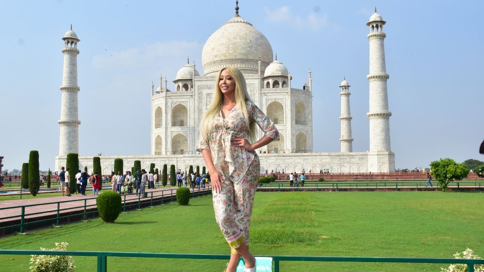 From Delhi: Sunrise Taj Mahal & Agra Fort Tour With Transfer - Booking Information and Location