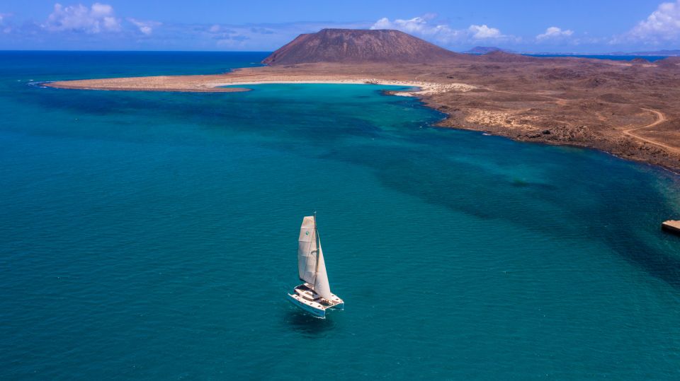 From Lanzarote: Lobos Island and Fuerteventura Day Cruise - Island Exploration