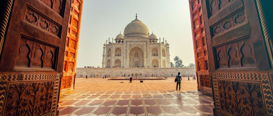 From New Delhi: Private Taj Mahal & Agra Fort Tour by Car - Location Information