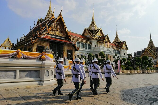 Grand Palace, Wat Phra Kaew, Wat Pho and Wat Arun Walking Tour From Bangkok - Common questions