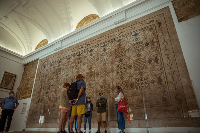 Guided Tour of the Mosque-Cathedral and the Alcázar of the Christian Monarchs - Common questions