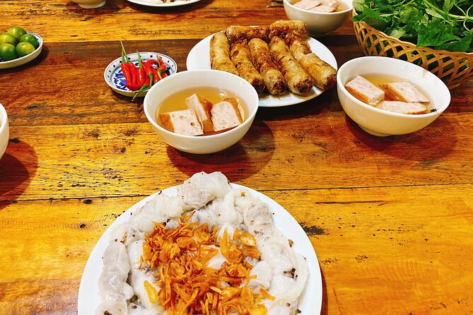 Hanoi: 7 Tasting Street Food Walking Tour and Train Street - Dinner and Bottled Water Included