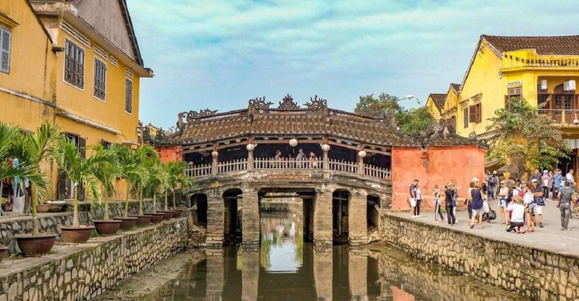 Hoi an Old City With Food Tasting Tour - Must-Try Dishes in Hoi An