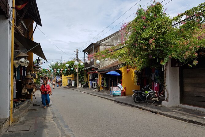 Hoi an Town Private Walking Tour With Boat Trip - Guide Information