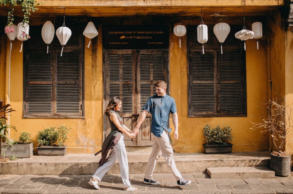 Hoian: Walking Around Oldtown With Professional Photographer - Booking Details