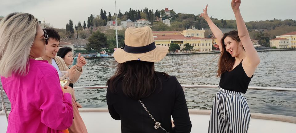 Istanbul: Bosphorus Sunset Cruise on Yacht With Live Guide - Review Summary