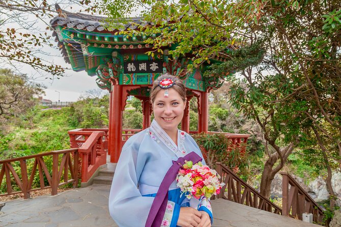 [Jeju] Hanbok Private Guide Tour & Photo Session in Beautiful Yongduam Rock, - Common questions