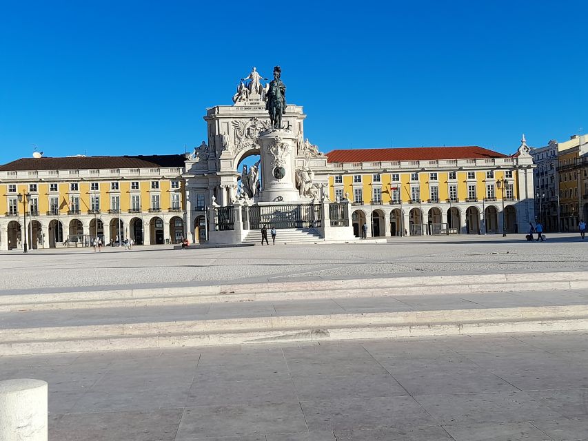 Lisbon: Private City Highlights Tuk-Tuk Tour for 2 People - Location and Reviews