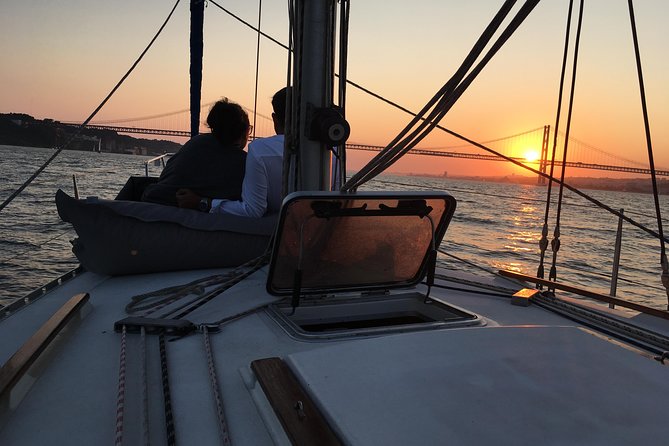 Lisbon Sunset Sailing Tour With White or Rosé Wine and Snacks - Booking and Cancellation Policy