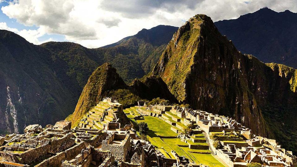 Machu Picchu Private: Exclusive Adventure From Cusco Lunch - Full Tour Description