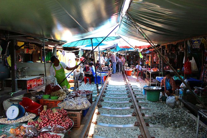 Maeklong Railway Market And Damnoen Saduak Floating Market - Common questions
