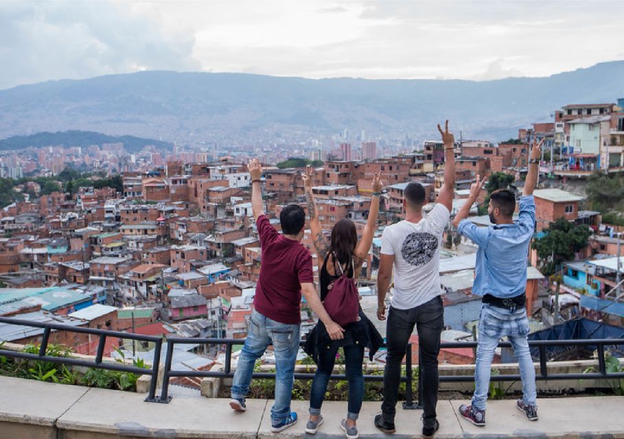Medellín: Comuna 13, Pueblito Paisa, & Antioquia Museum Tour - Common questions