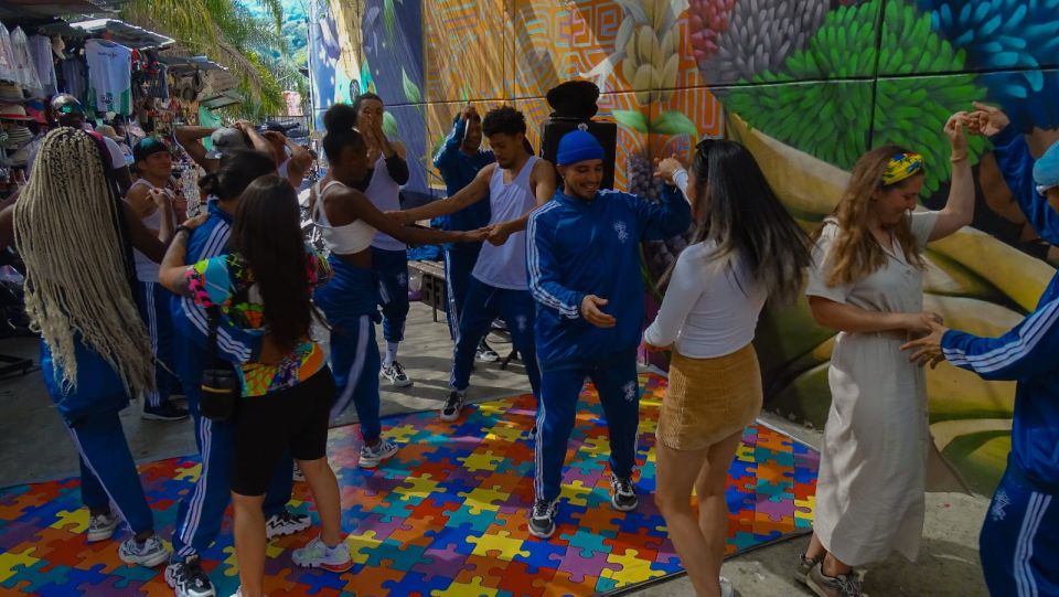 Medellin: Tour Comuna 13 Beyond the History and Graffiti - Booking Information