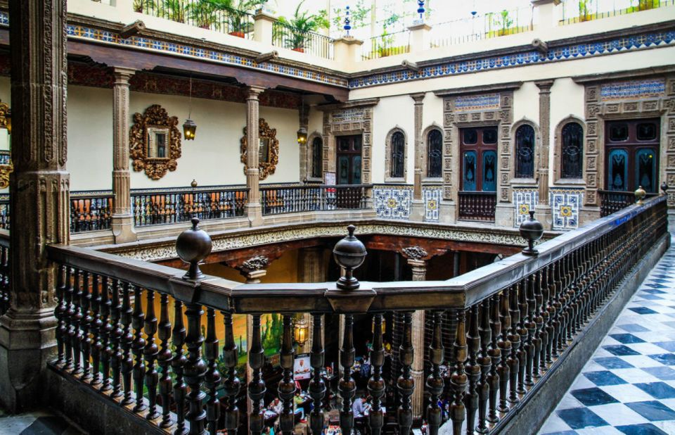 Mexico City: Palaces and Gossip From Colonial Times - Expert-Guided Palace Exploration