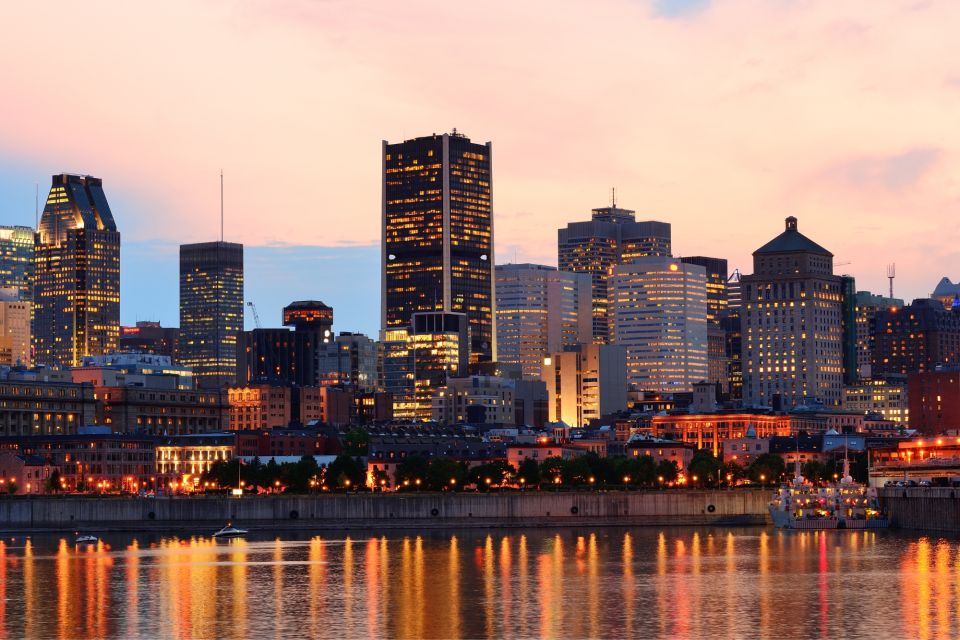 Montreal: First Discovery Walk and Reading Walking Tour - Meeting Point and Participants