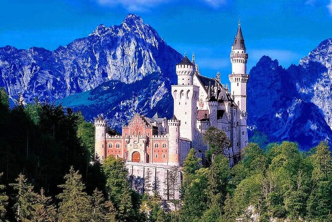 My*Guide the Kings GREATEST PALACES Neuschwanstein & HERRENCHIEMSEE From Munich - Common questions