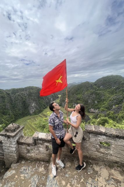 Ninh Binh Tour: Full-Day Hoa Lu and Tam Coc Boat Tour - Optional Mua Cave Hiking