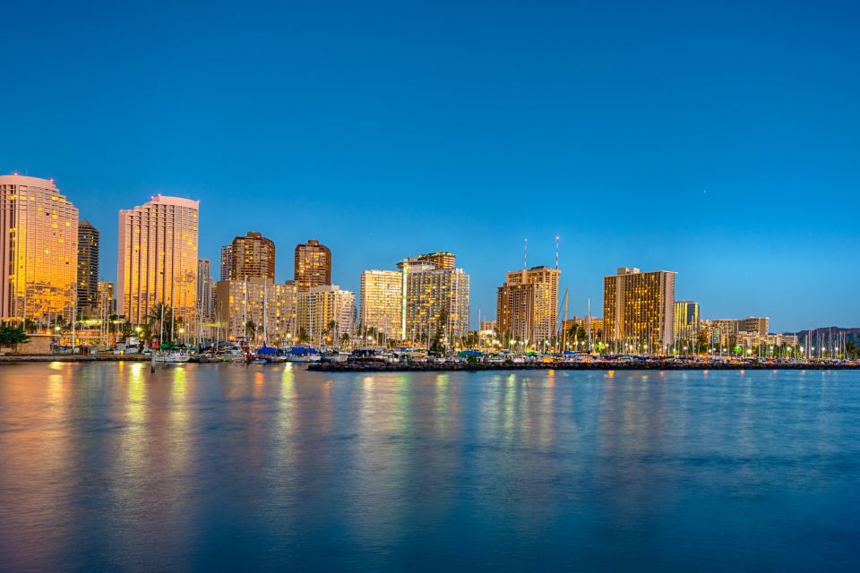 Oahu: Waikiki BYOB Friday Night Fireworks Cruise