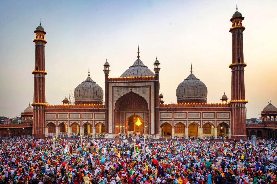 Old Delhi Half-Day Walking Tour With Car Transfers - Thrilling Rickshaw Ride and Gurudwara Visit