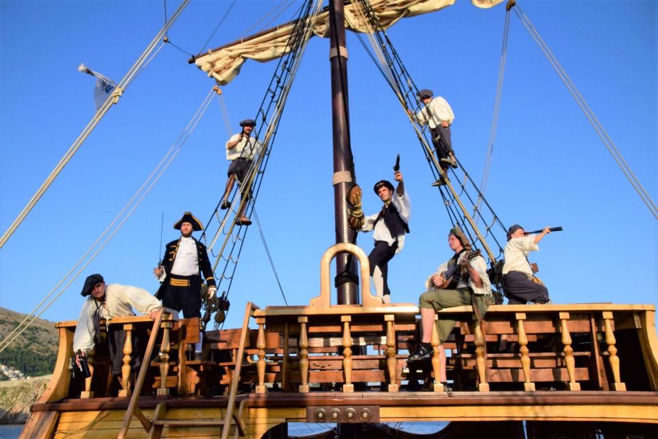 Old Town Galleon Panoramic Cruise With a Live Show - Indulge in Onboard Amenities