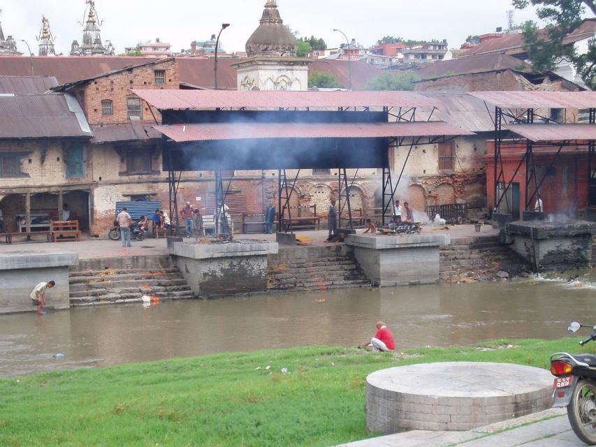 Pashupatinath Aarati Trip From Kathmandu - Expert Guide Services