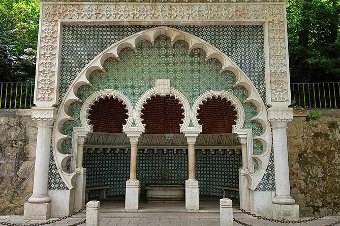 Pena Palace & Sintra Full Day -Private Tour in Classic Car - Lunch Stop