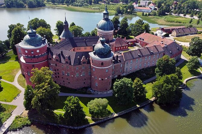 PRIVATE Castle Drottningholm and Gripsholm Tour Stockholm - Common questions