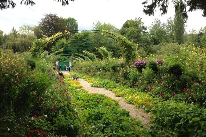 Private Giverny Tour for 5-7 Persons, Pick up & Drop Incl - Contact and Support