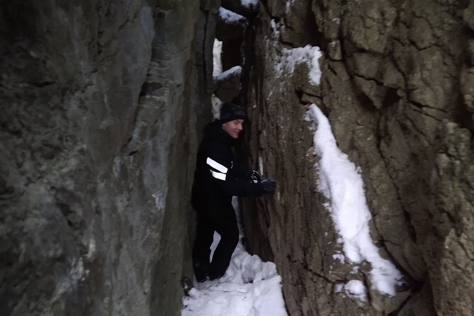 Private Nottawasaga Bluffs Caves Snowshoe/Crampons, Creemore Area - Cancellation Policy